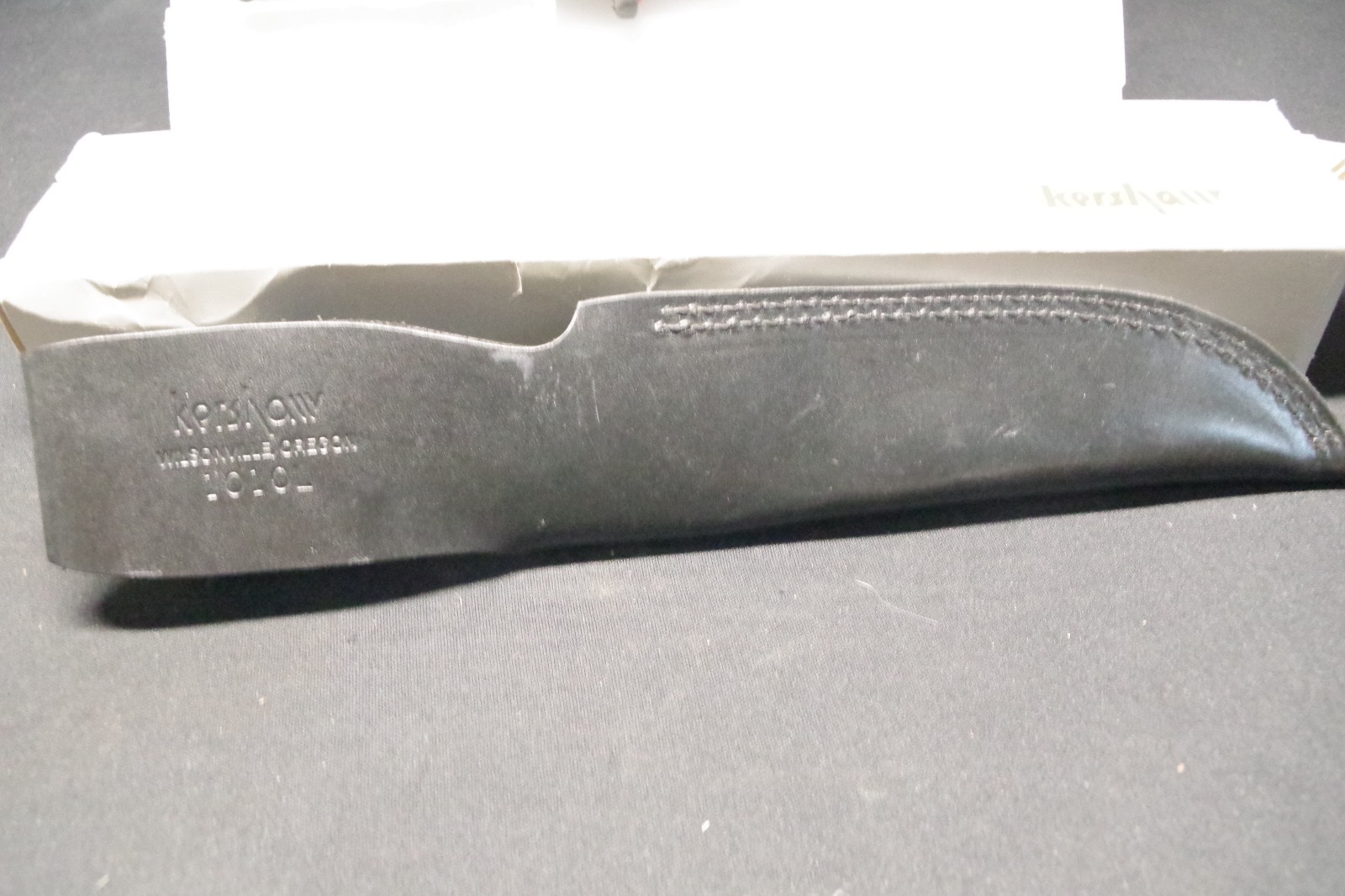 New With Box Kershaw 1010 Roughneck Hunting Knife W/ Leather Sheath (07AE26CA)