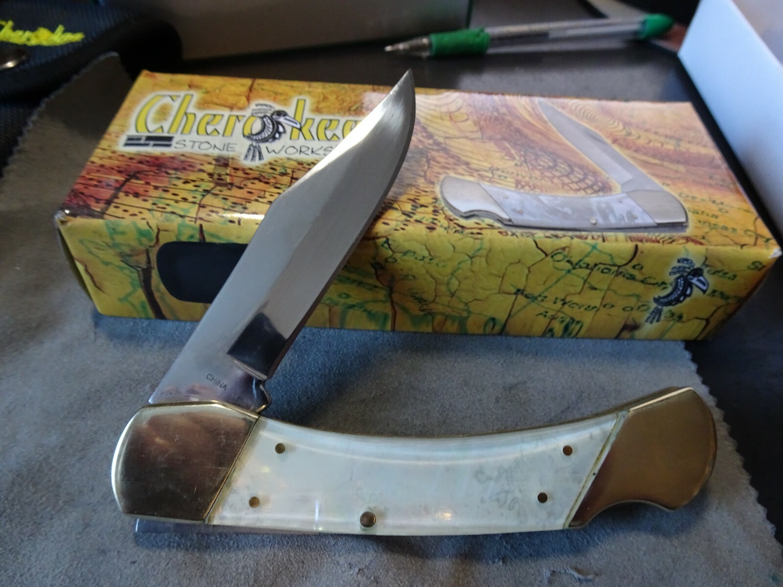 CHEROKEE STONE WORKS CUTLERY 5″ FOLDER GENUINE MOP HANDLE 440 SS BLADE SHEATH