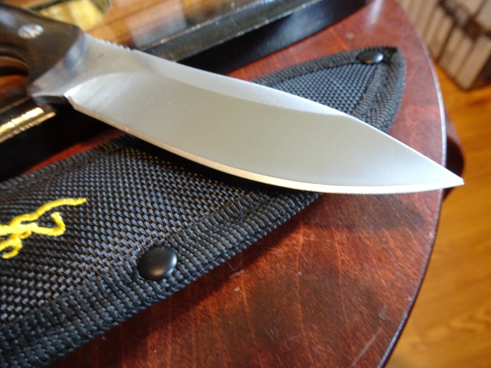 8.5″ BROWNING FIXED BLADE KNIFE 4″ BLADE EDGE 440 S.S. DARK WALNUT WOOD HANDLE