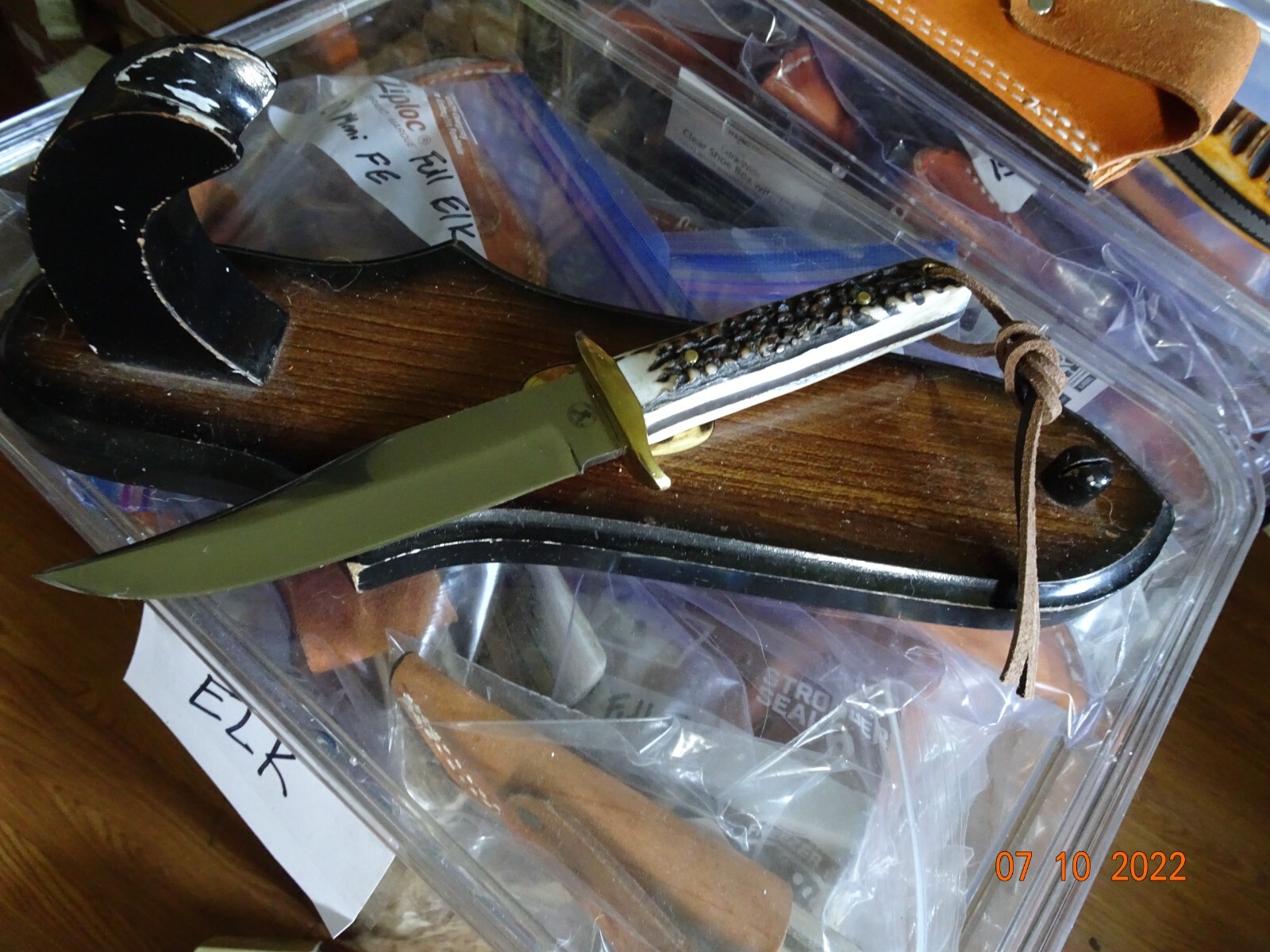 WHITETAIL CUTLERY WT-811DS 10″ FIXED BLADE 5 STAR STAG HANDLE 4116GS S.S. BLADE