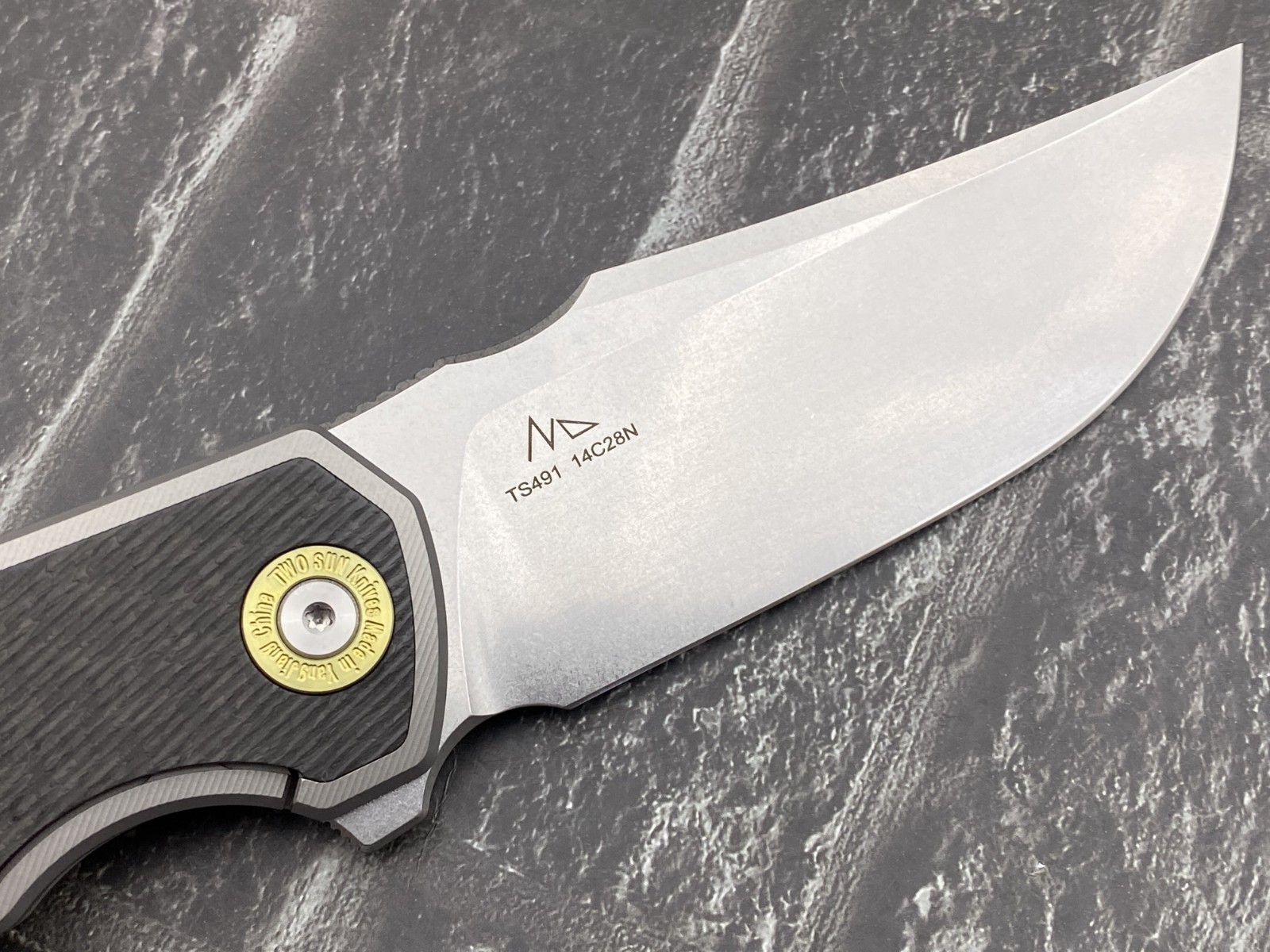 Twosun TS491-14C28N-Black Folding Knife Titanium/Carbon FiberHandle Pocket knife