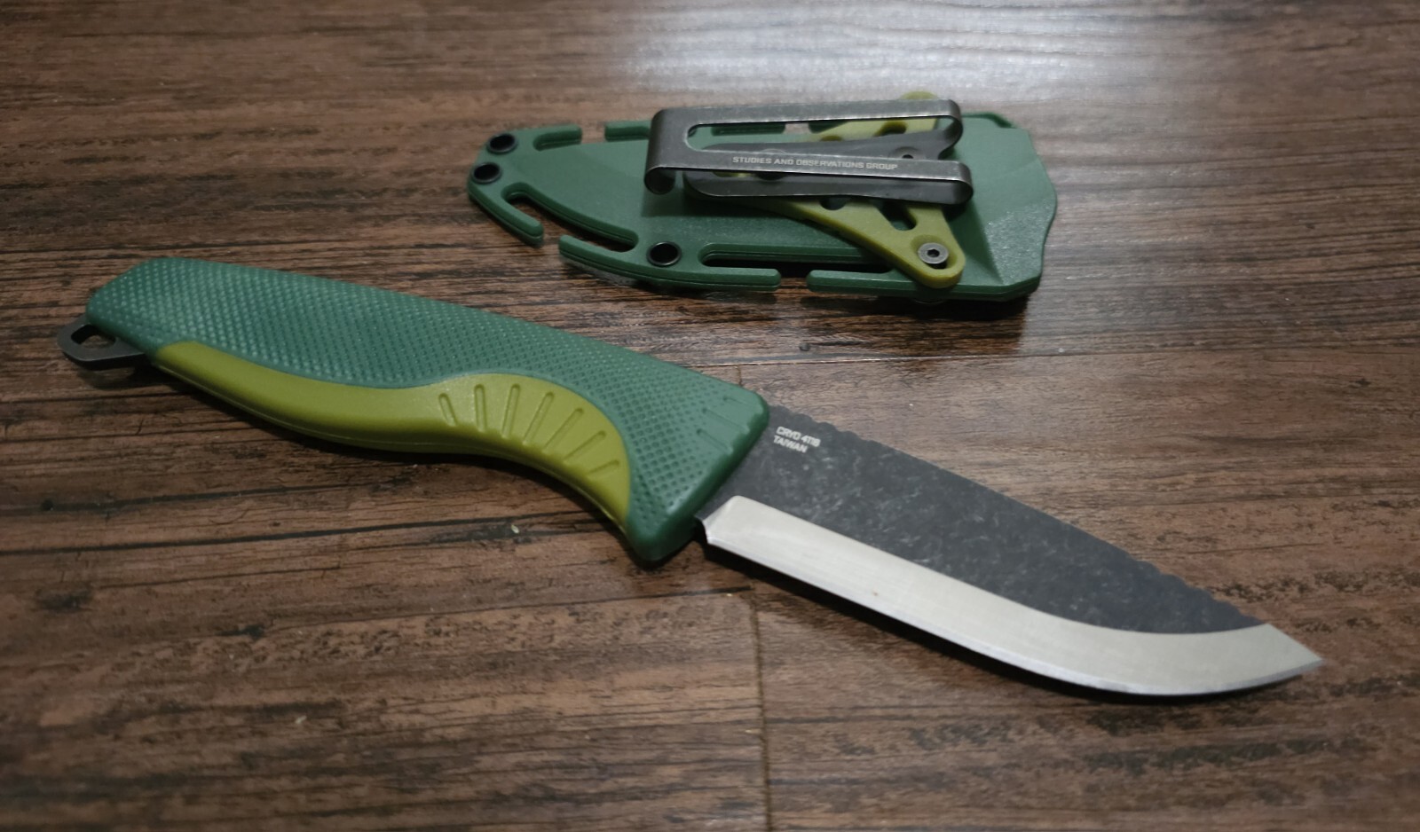 SOG AEGIS FX Forest & Moss 3.7″ Fixed Blade Knife Cryo 4116 SS w Sheath