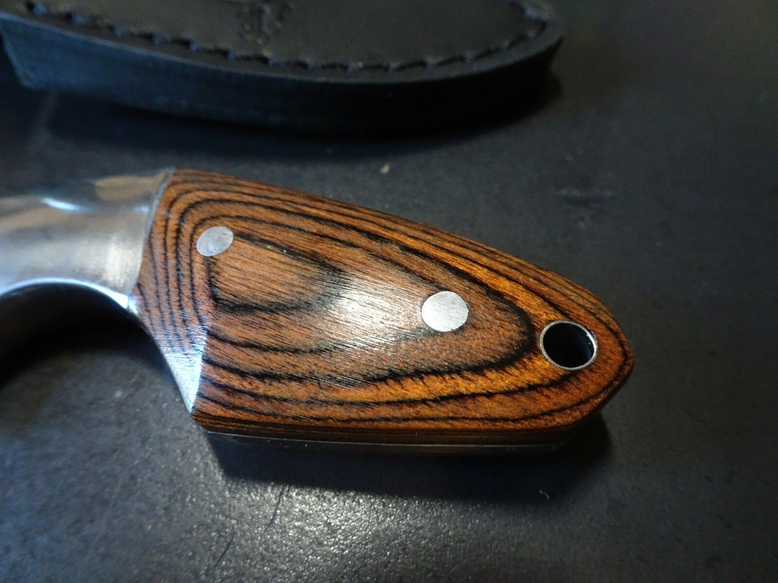 HEN & ROOSTER 5 1/2″ FINGER KNIFE 2.75″ 1095 STAINLESS STEEL BLADE HARDWOOD HAND