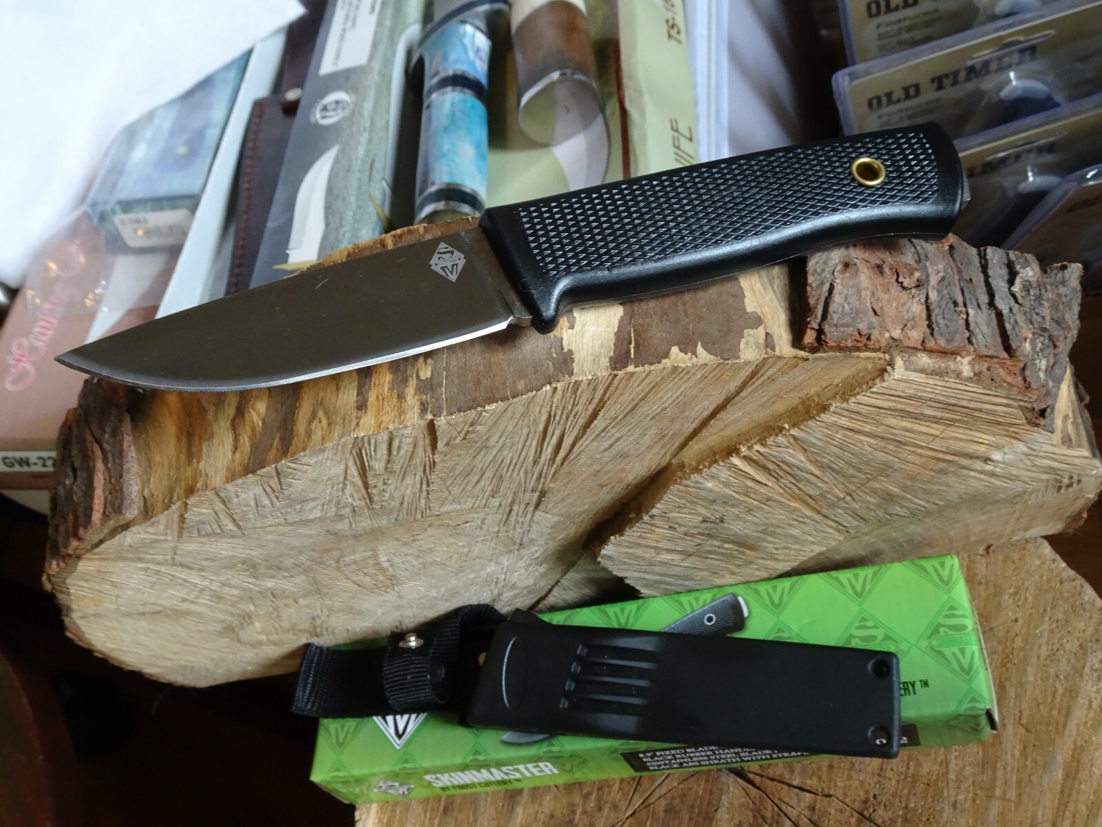 8.5″ OVERALL BOWIE KNIFE 420HC BLADE RUBBER NON-SLIP HANDLE HARD CASE SHEATH