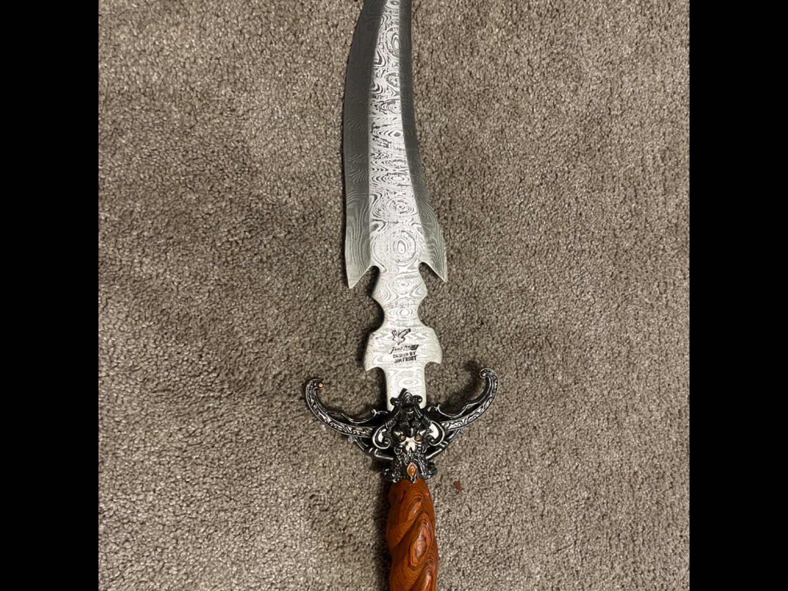 Frost cutlery lion Bowie, 21.5” stainless steel Demascus blade. Leather sheath 