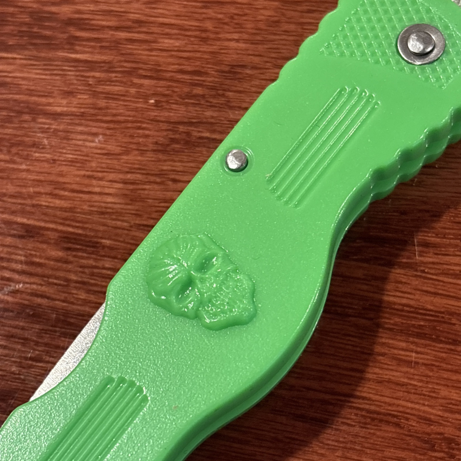 Tac Xtreme Back Lock Pocket Knife ~ Zombie Face ~ Green ABS Handle ~ New