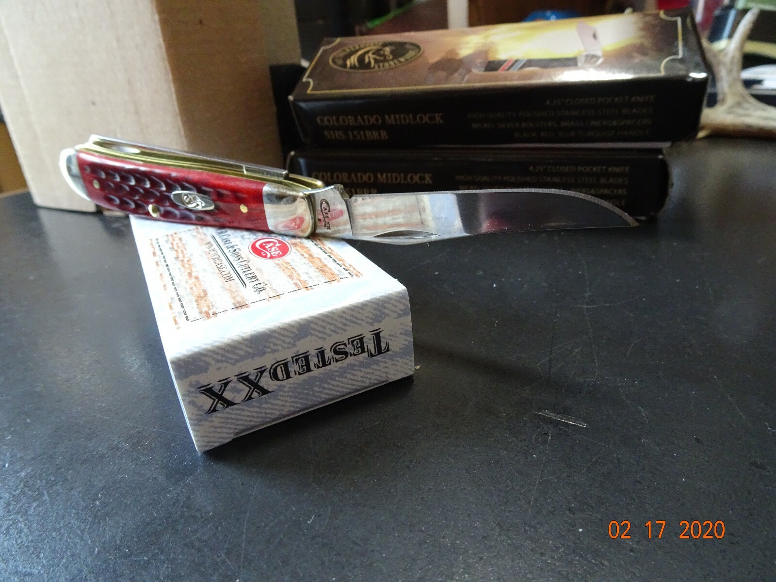 CASE XX 3 1/2″ CLOSED RED POCKET WORN HANDLE TRAPPER 2-TRU SHARP BLADES MADE USA