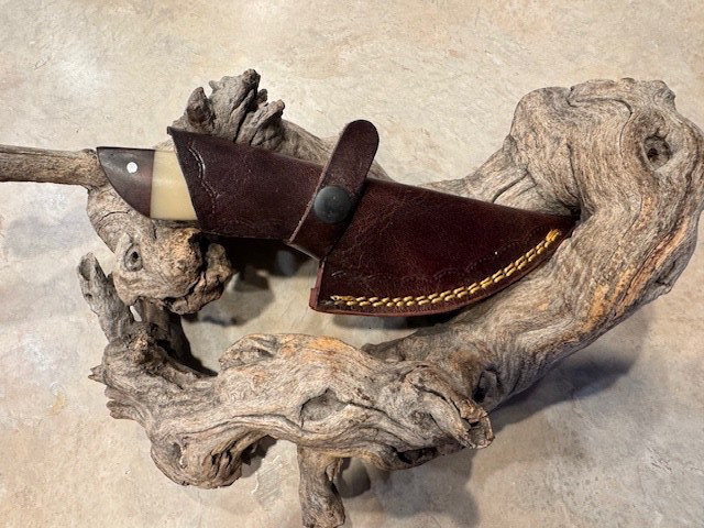 Sweet Damascus hunting knife w/Rosewood & bone handle & leather sheath