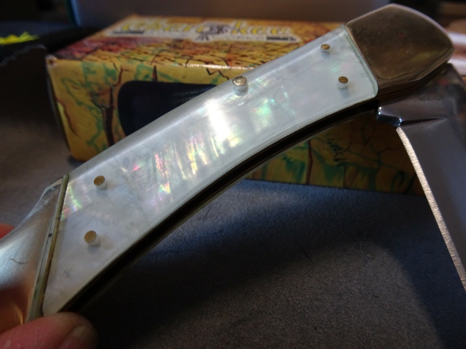 CHEROKEE STONE WORKS CUTLERY 5″ FOLDER GENUINE MOP HANDLE 440 SS BLADE SHEATH