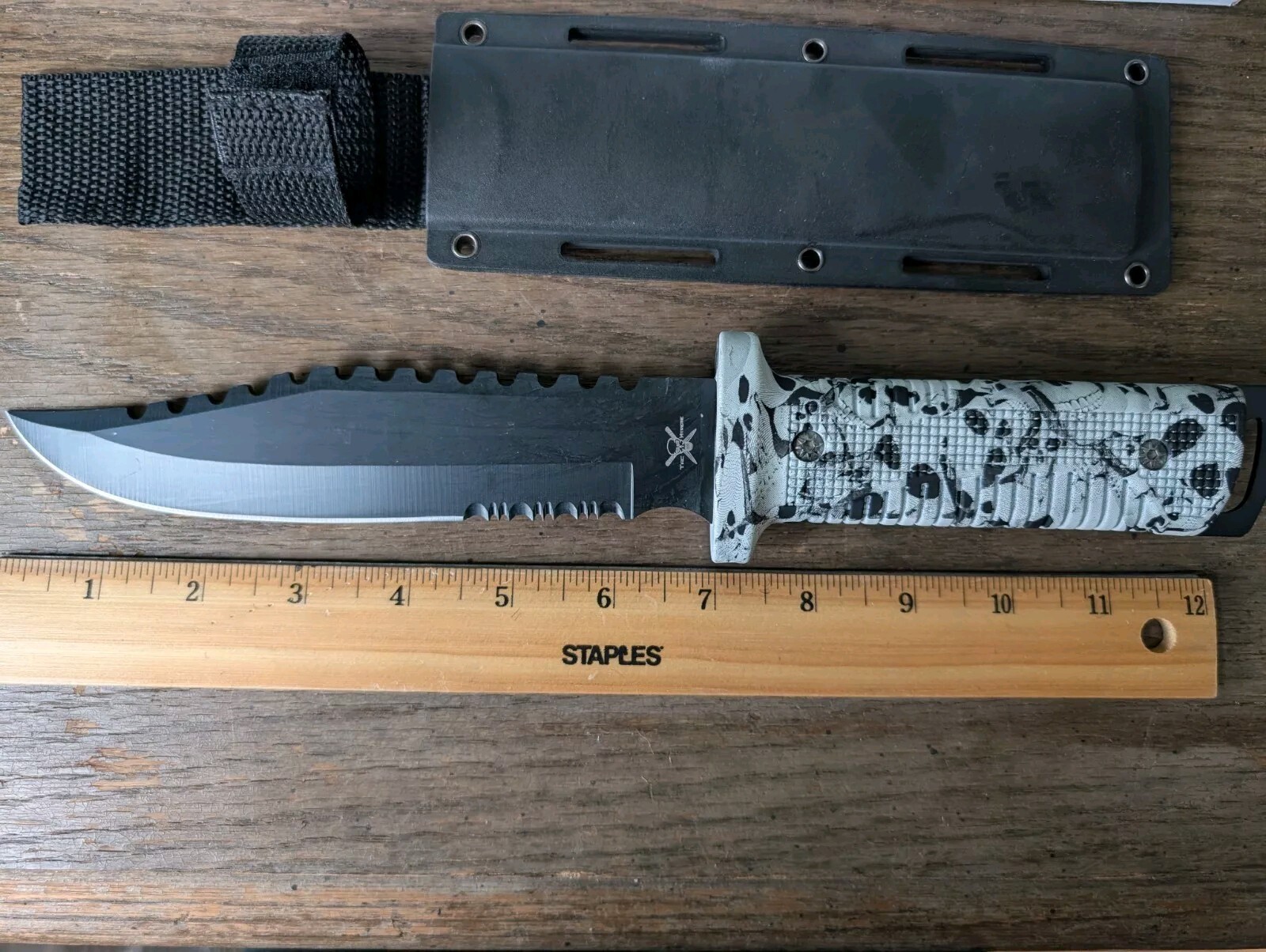 Tac Xtreme 12″ Black SS Blade Rubber Handle White Skull w/ Sheath TX-4665WSC