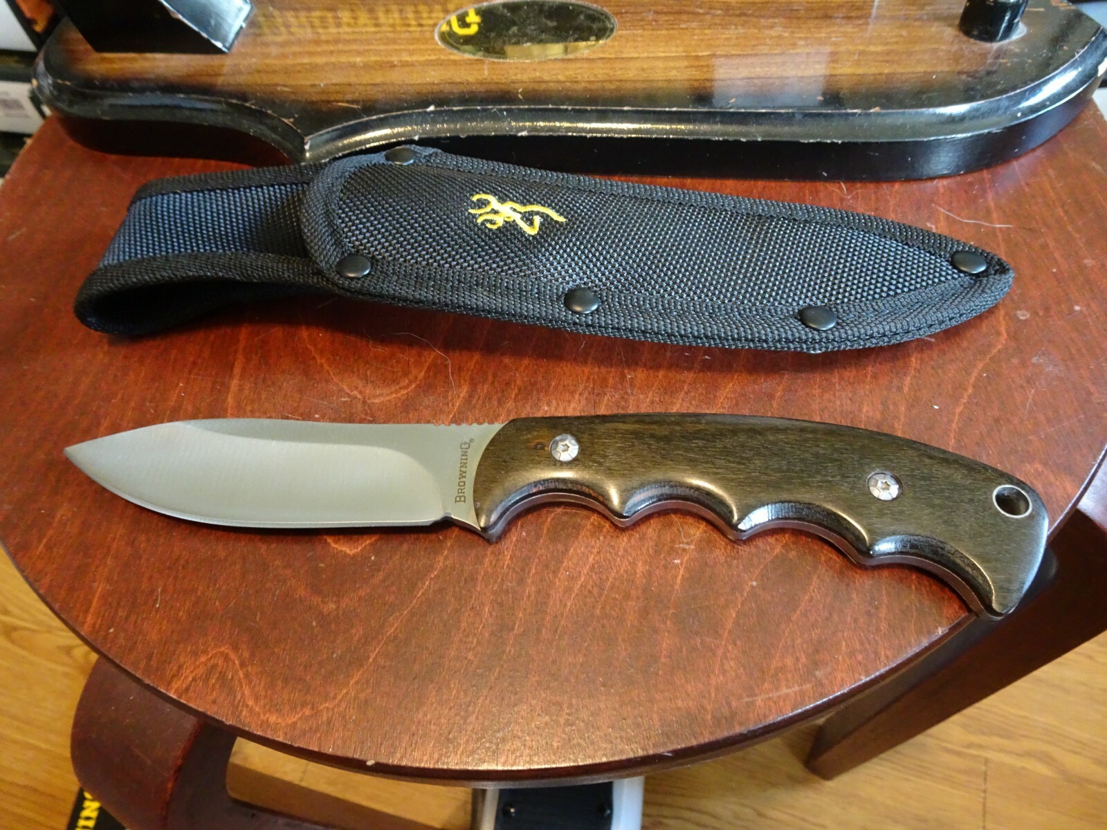 8.5″ BROWNING FIXED BLADE KNIFE 4″ BLADE EDGE 440 S.S. DARK WALNUT WOOD HANDLE