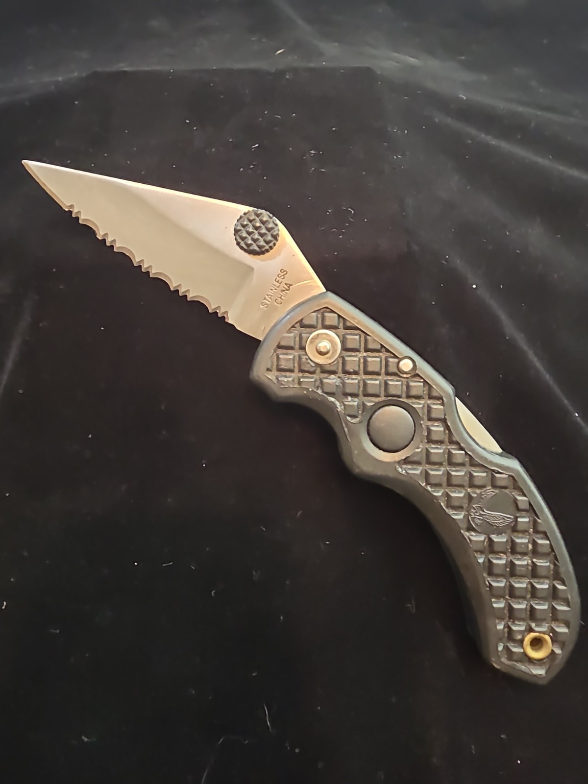 Serrated Lock Back Knife lightweight with belt clip