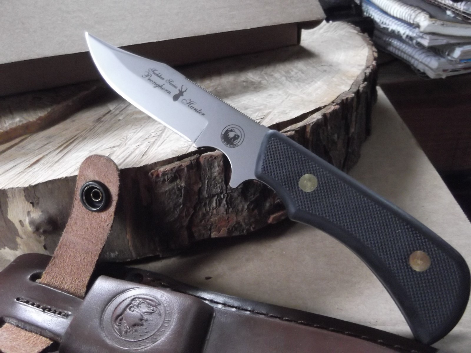 KNIVES OF ALASKA, 8 1/2″ FIXED BLADE KNIFE 160FG TREKKER PRONGHORN SUREGRIP HAND