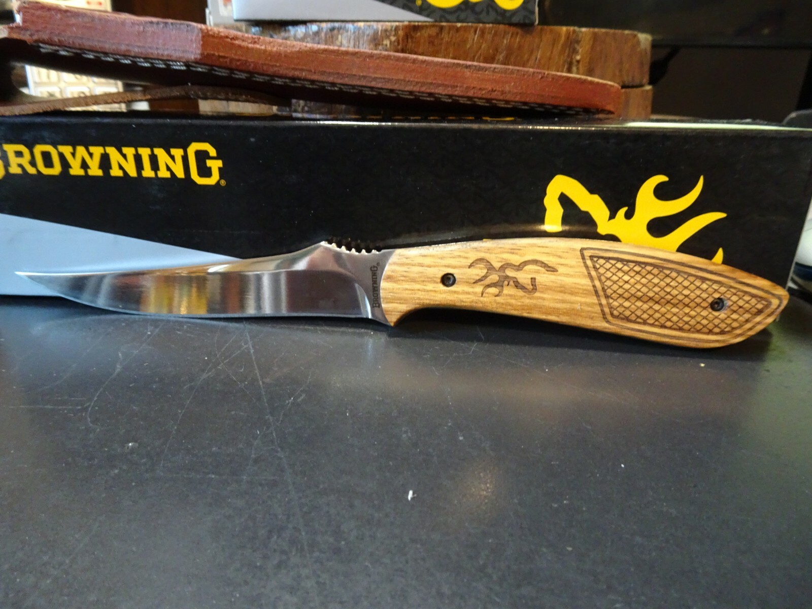 8.63″ BROWNING FIXED BLADE KNIFE 4.25″ BLADE EDGE 9Cr S.S. ZEBRAWOOD HANDLE