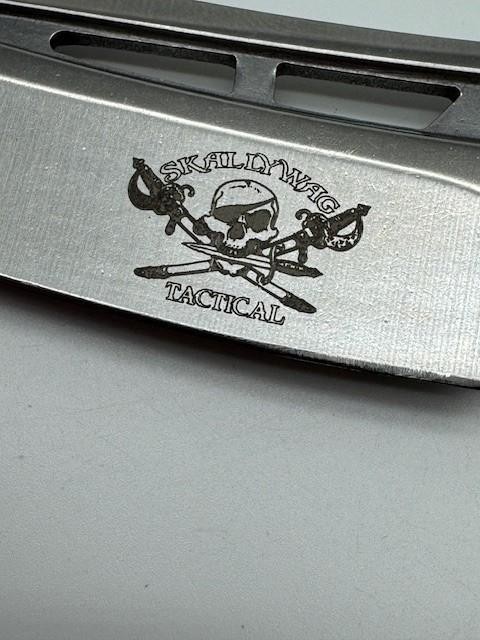 Skallywag Tactical Folder D2 5in Folding Knife Blade Length 4.5”