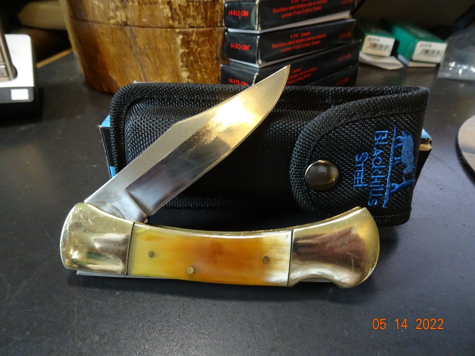 BLACKHILLS STEEL OX HORN LOCK BACK 5″ CLOSED FOLDER 440 BLADE LOCKING NYLON SHE