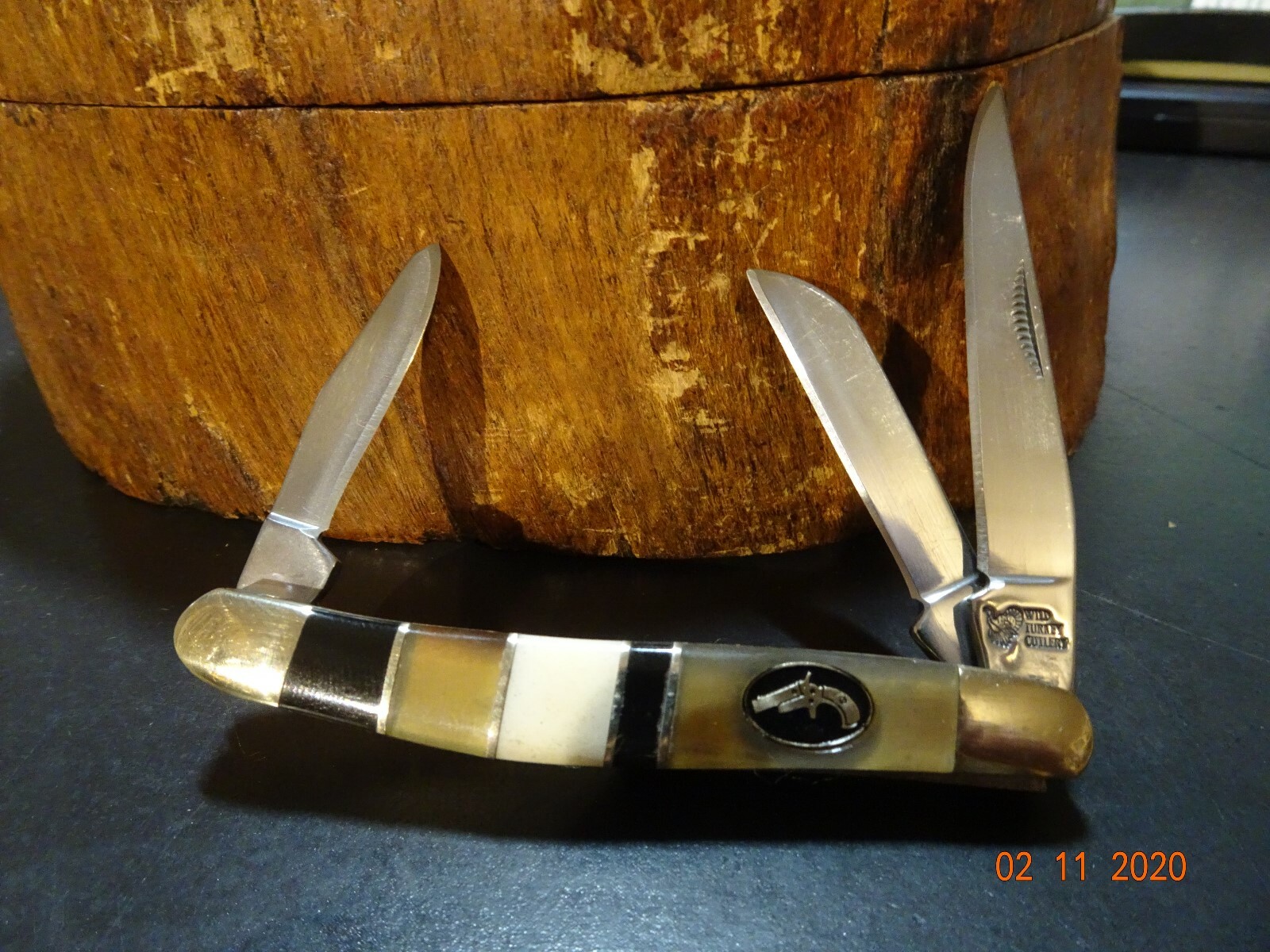 WILD TURKEY PREMIUM EDITION 3.5″ CLOSED MINI STOCKMAN 3 BLADES OX HORN BUFF HORN