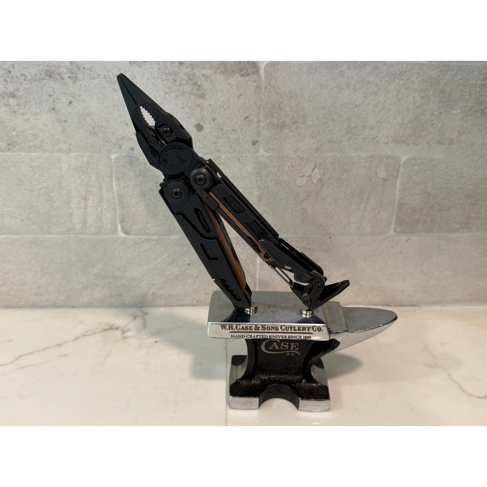 New Leatherman MUT Multi-Tool Black Coyote Tan Tactical Firearm Tool w/ Sheath