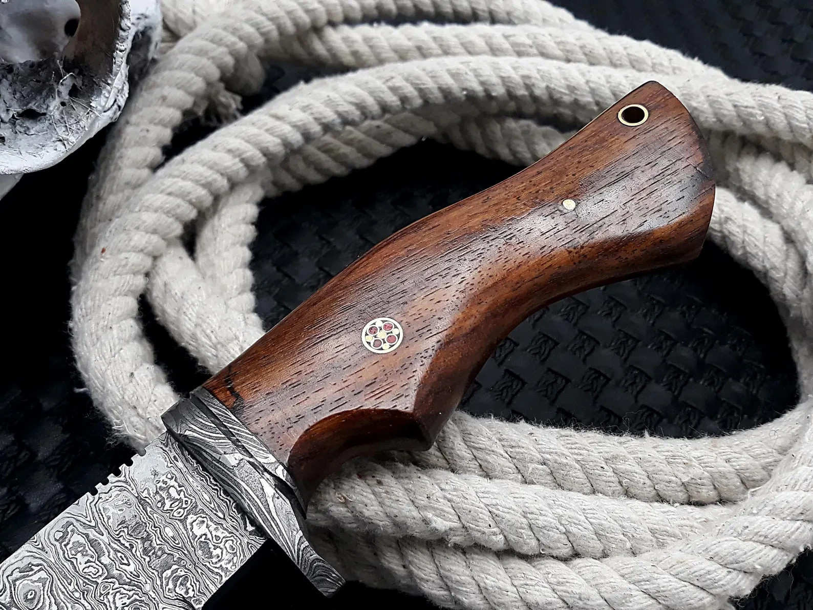HANDMADE DAMASCUS STEEL BOWIE HUNTING/CAMPING SKINNER KNIFE WITH SHEATH 4769