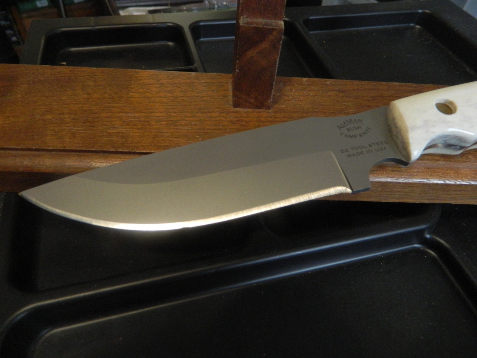 KNIVES OF ALASKA THE BUSH CAMP 10 1/2″ BOWIE KNIFE STAG HANDLE D2 BLADE LEA SH