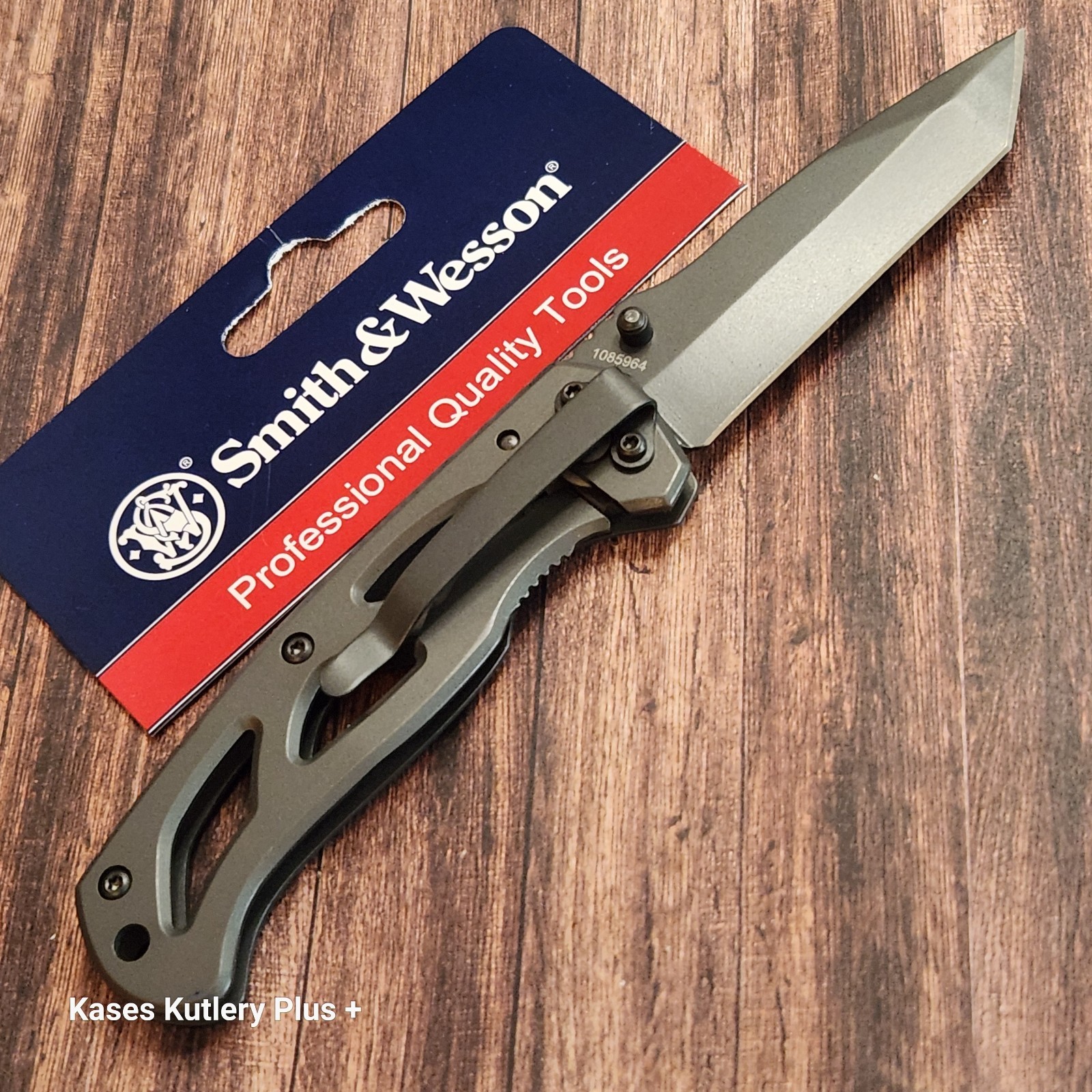 Smith & Wesson Extreme Ops Frame Lock 3.75″ Closed Tanto Blade Pocket Knife