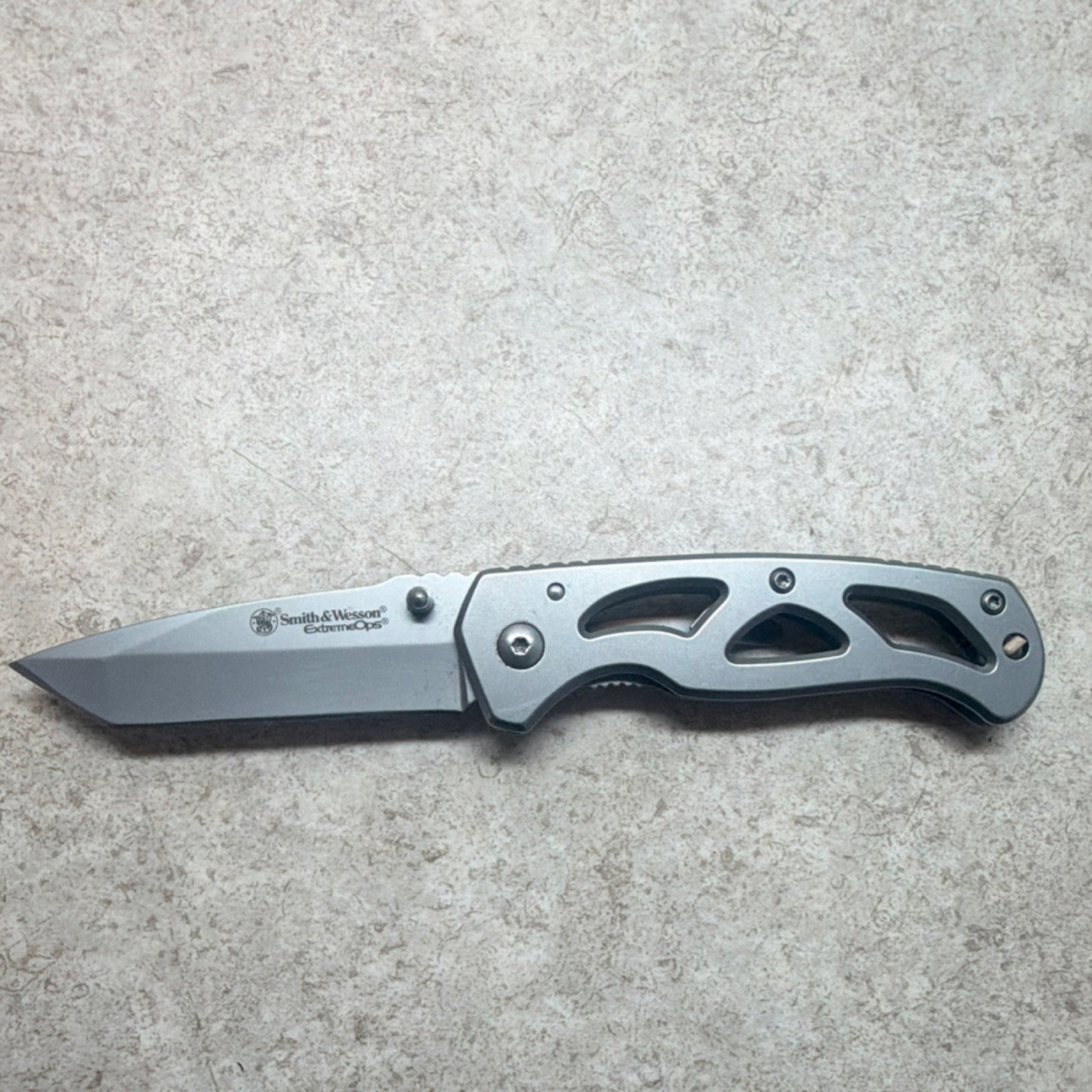 Smith & Wesson ExtremeOps Hunting Knife Silver Stainless Steel Pocket Clip