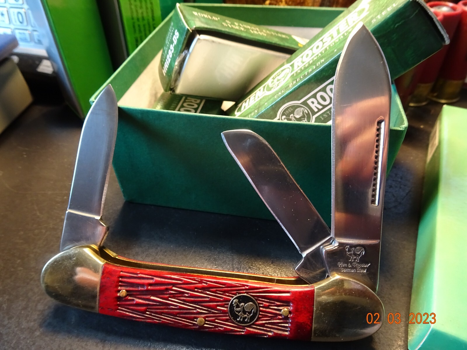 HEN & ROOSTER POCKET KNIFE 4 1/2″ RED PICK BONE CANOE 3-4116GS BLADES HR353L-RP
