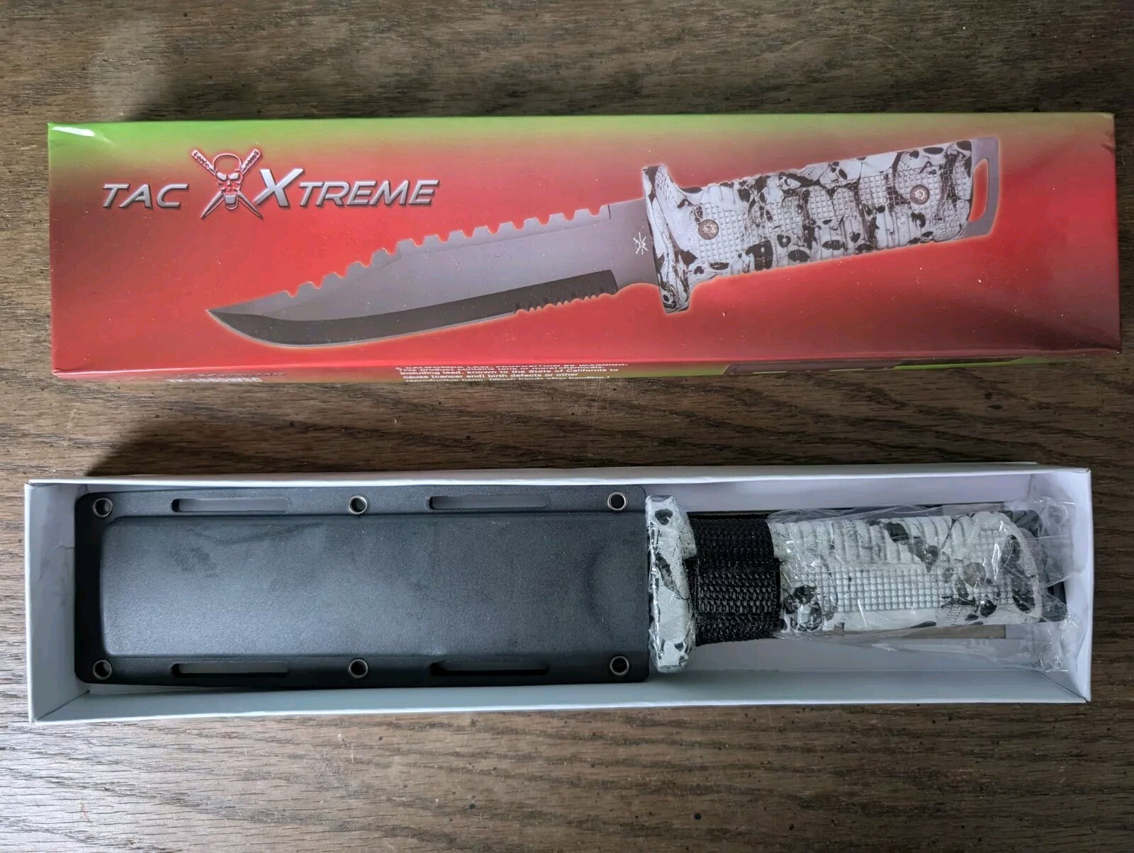 Tac Xtreme 12″ Black SS Blade Rubber Handle White Skull w/ Sheath TX-4665WSC