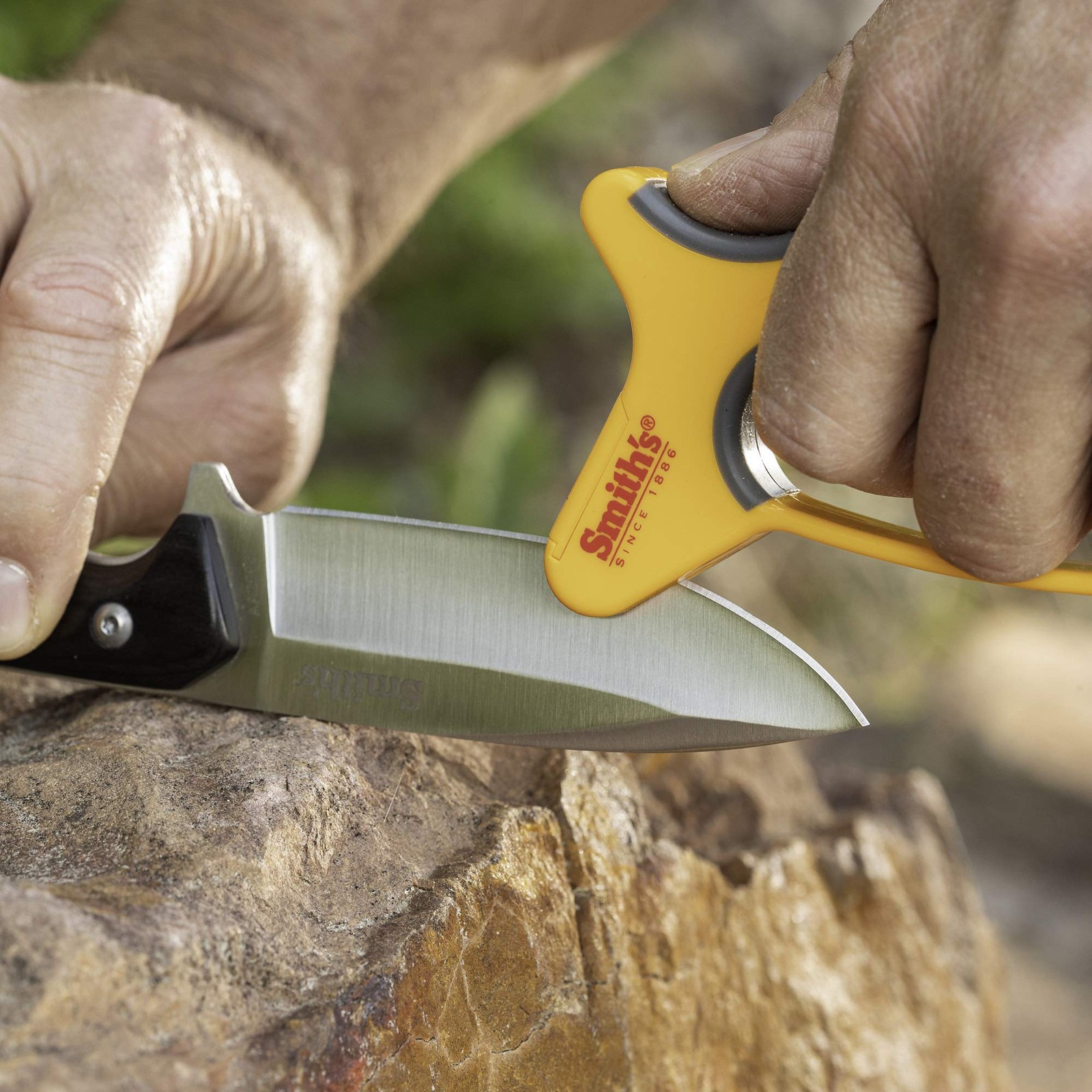 Smith’s EdgeSport 51239 Fixed Blade Hunting Knife & Sharpener Combo – Yellow
