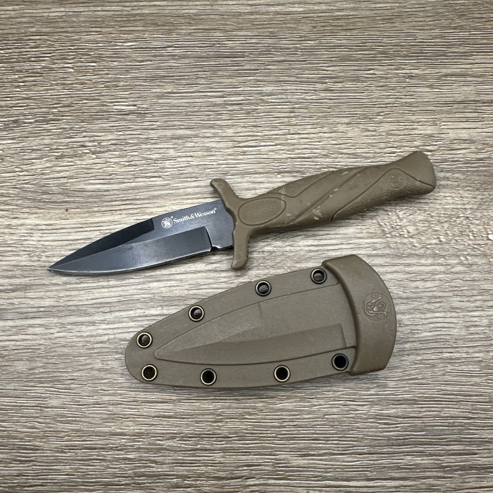 Smith & Wesson Fixed Blade Knife Stainless Steel Black Tan Polymer Handle Sheath