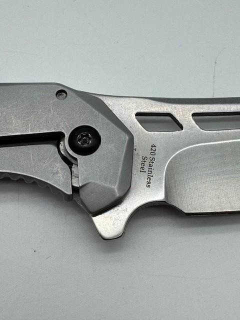 Skallywag Tactical Folder D2 5in Folding Knife Blade Length 4.5”
