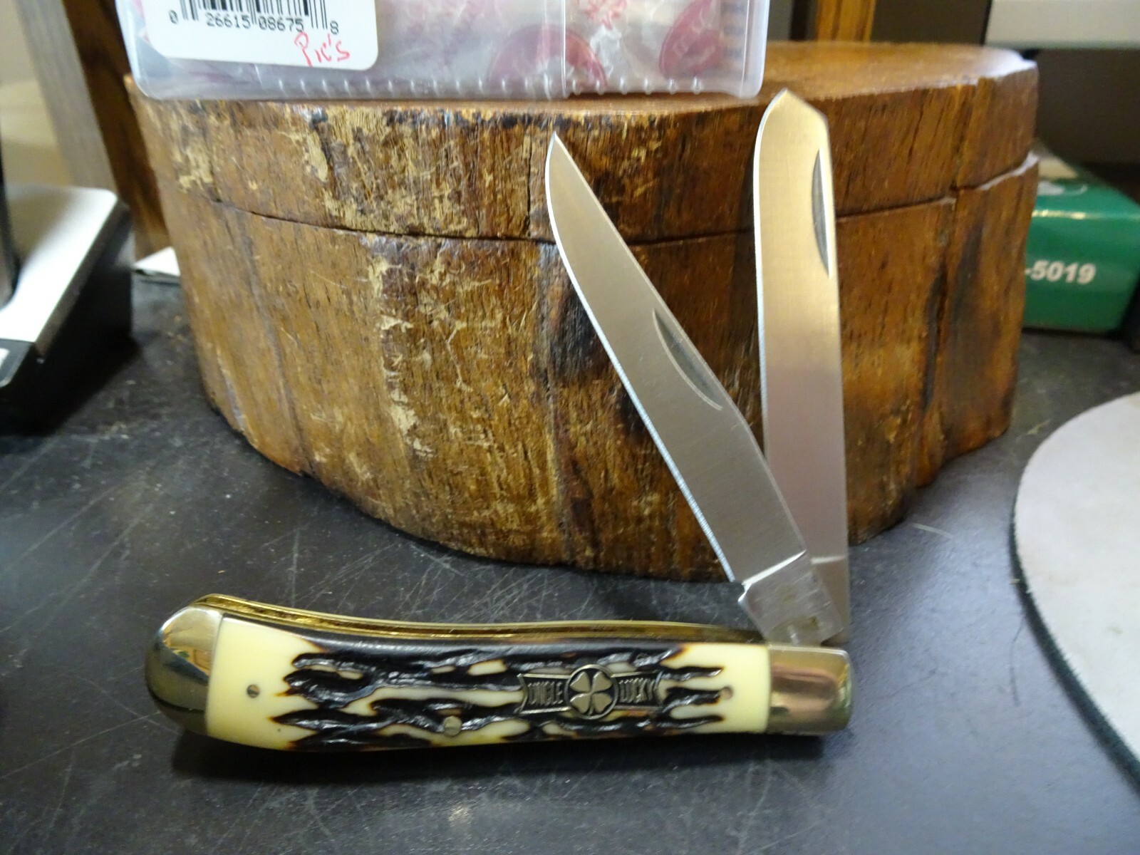 UNCLE LUCKY CUTLERY 3 7/8″ CLOSED TRAPPER STAG BONE HANDLE 2- 440 SS.MATT FINISH