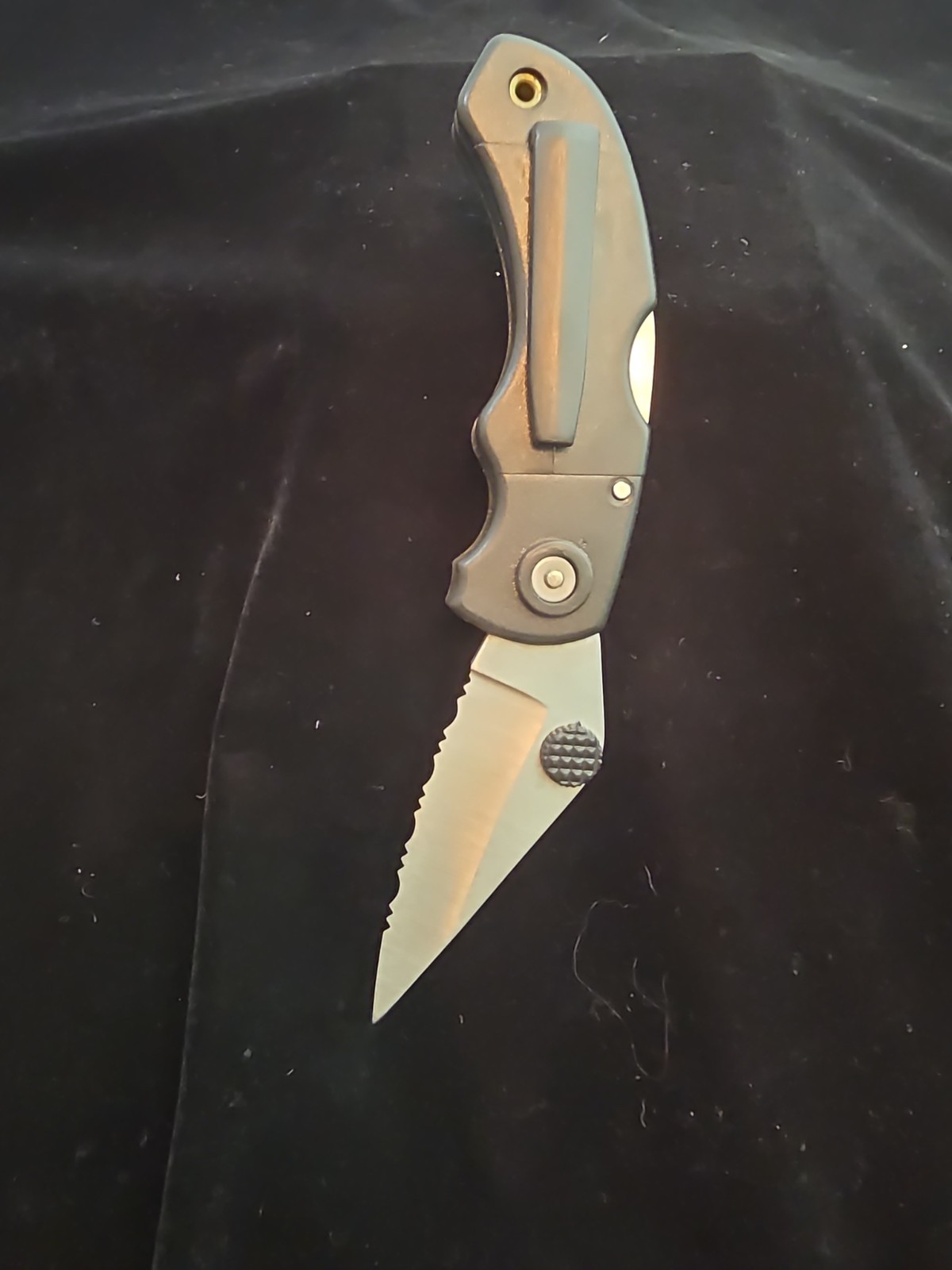 Serrated Lock Back Knife lightweight with belt clip