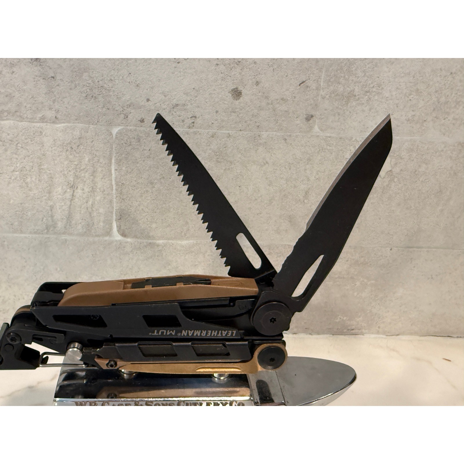 New Leatherman MUT Multi-Tool Black Coyote Tan Tactical Firearm Tool w/ Sheath