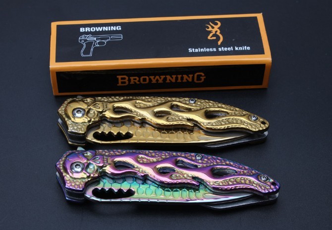 Outdoor Survival Knife、Golden Wrapped Skull Quick-Open Bearing Folding Knife