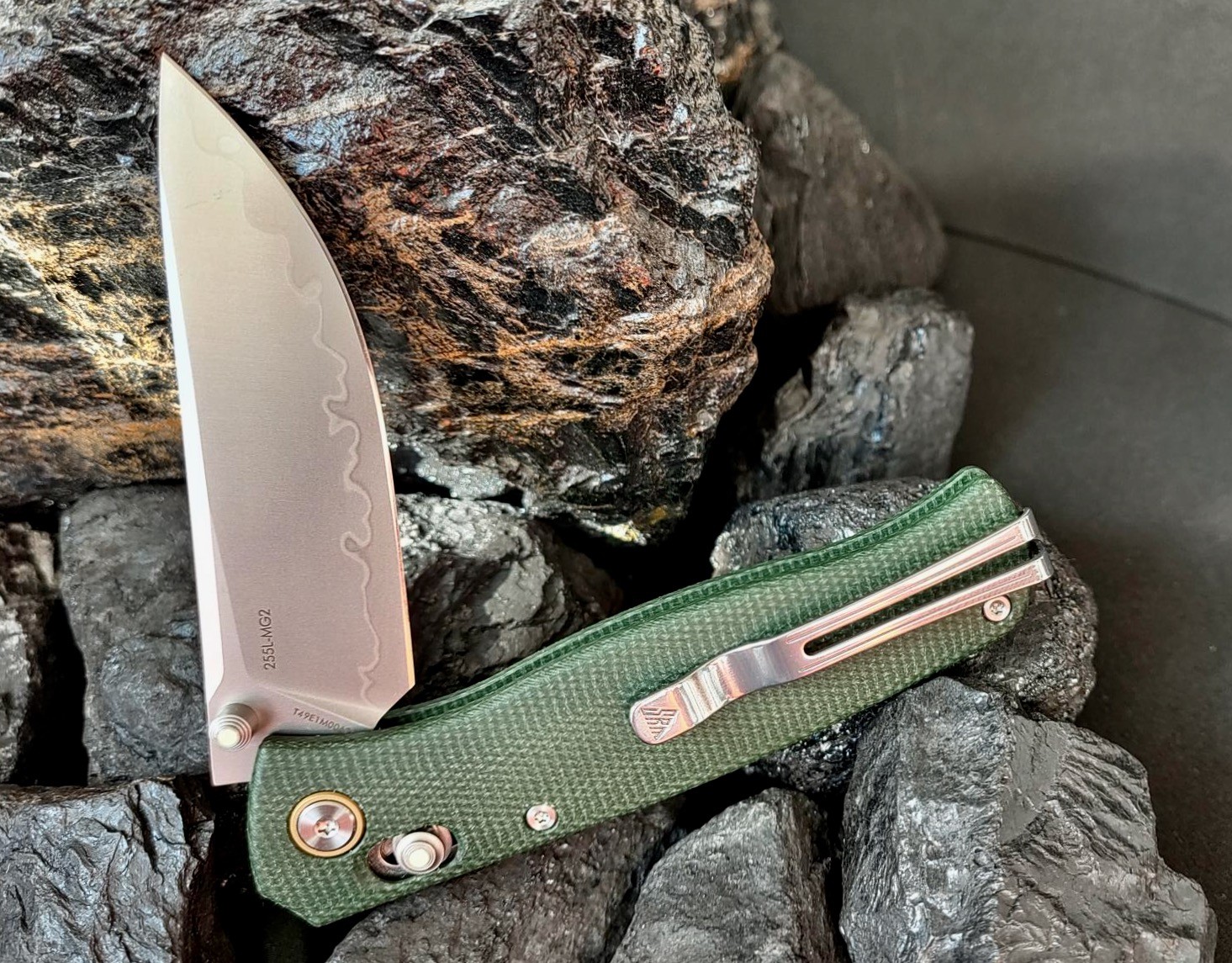 SRM Knives Medal 255L-MG2 Laminated 140Cr Steel Micarta Green Ambi Lock