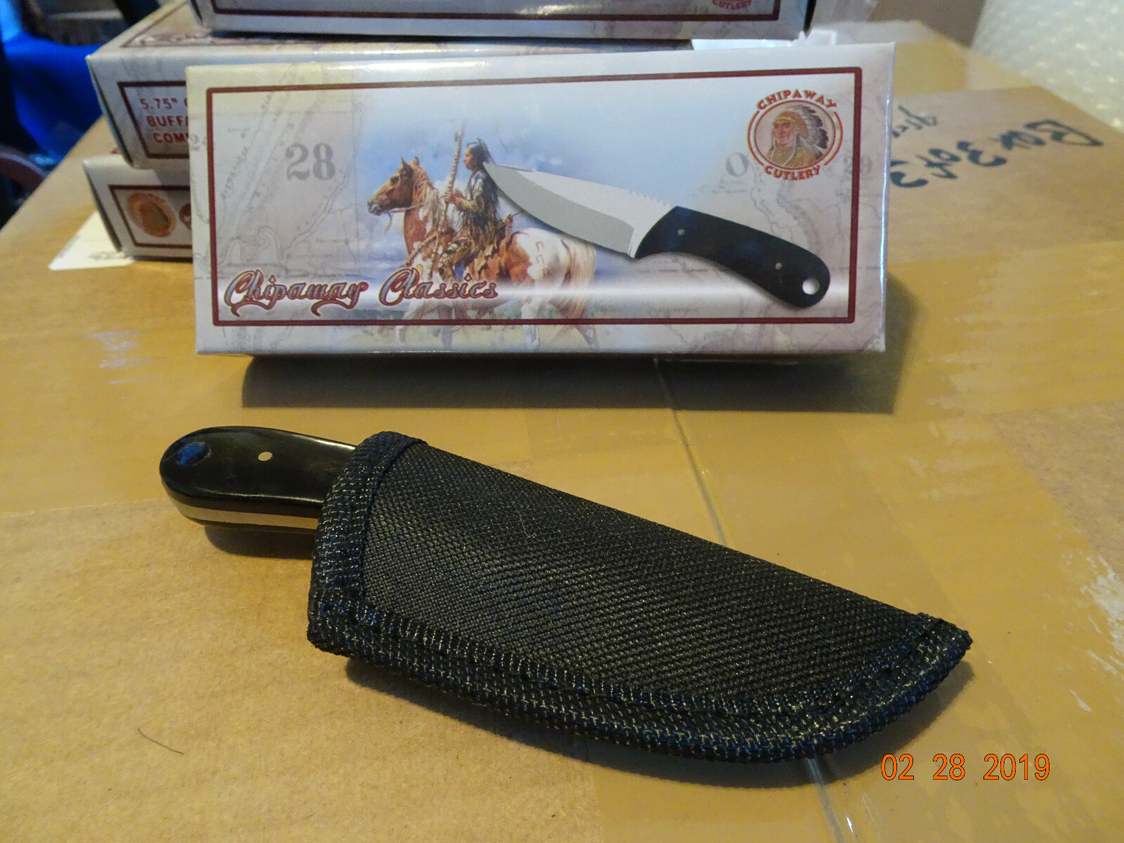 CHIPAWAY,- CHIPAWAY CLASSICS SERIES 5.75″ O.A. FIXED BLADE KNIFE BUFFALO HORN HA