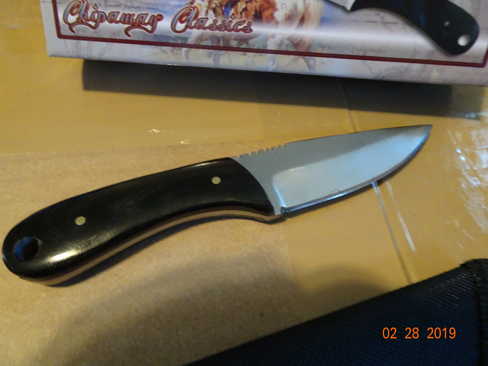 CHIPAWAY,- CHIPAWAY CLASSICS SERIES 5.75″ O.A. FIXED BLADE KNIFE BUFFALO HORN HA