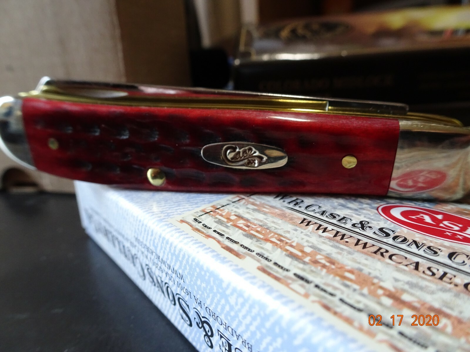 CASE XX 3 1/2″ CLOSED RED POCKET WORN HANDLE TRAPPER 2-TRU SHARP BLADES MADE USA