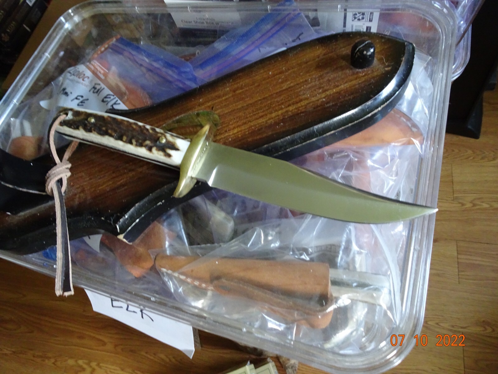 WHITETAIL CUTLERY WT-811DS 10″ FIXED BLADE 5 STAR STAG HANDLE 4116GS S.S. BLADE