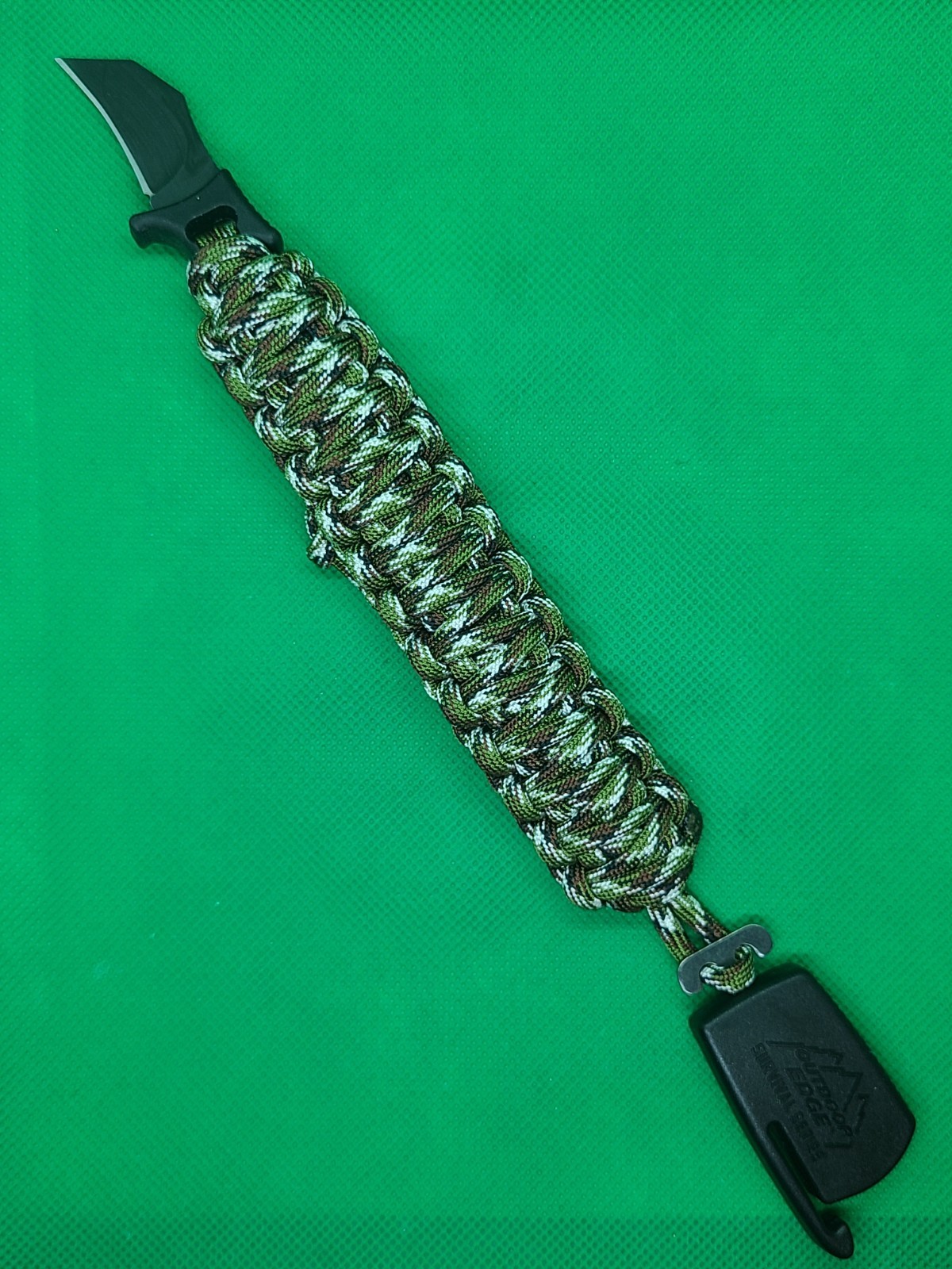 Outdoor Edge ParaClaw MEDIUM Camo Paracord Knife Bracelet NEW In Clam Packaging