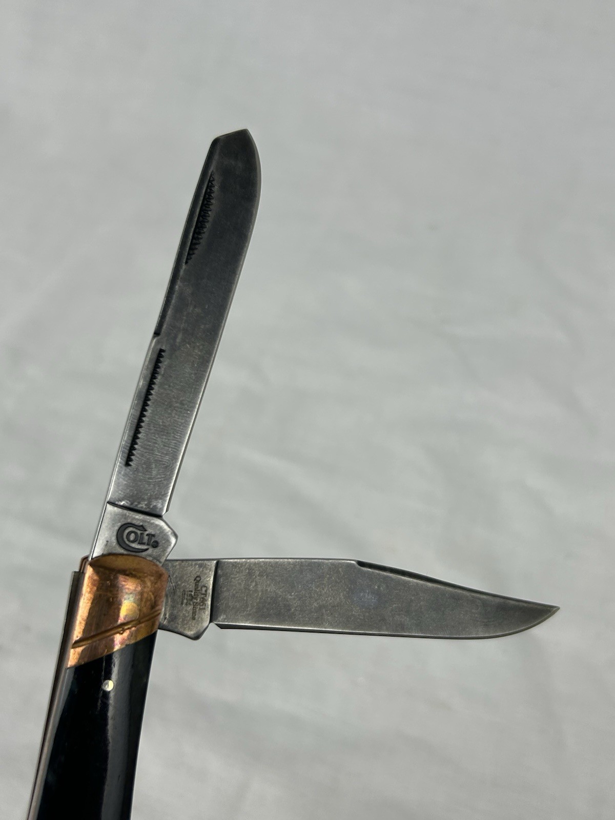COLT CT661 COPPER BOLSTER TRAPPER POCKET KNIFE 2 FOLDING BLADES BLACK HANDLES